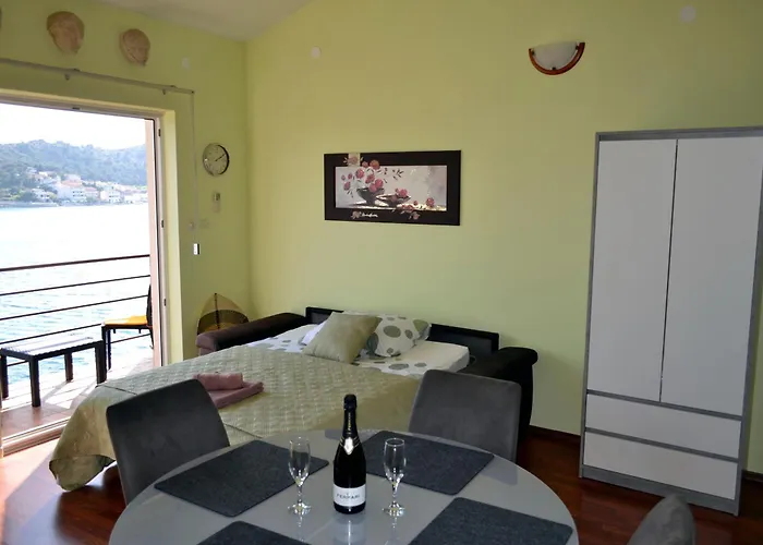 Rozali Tisno Apartments