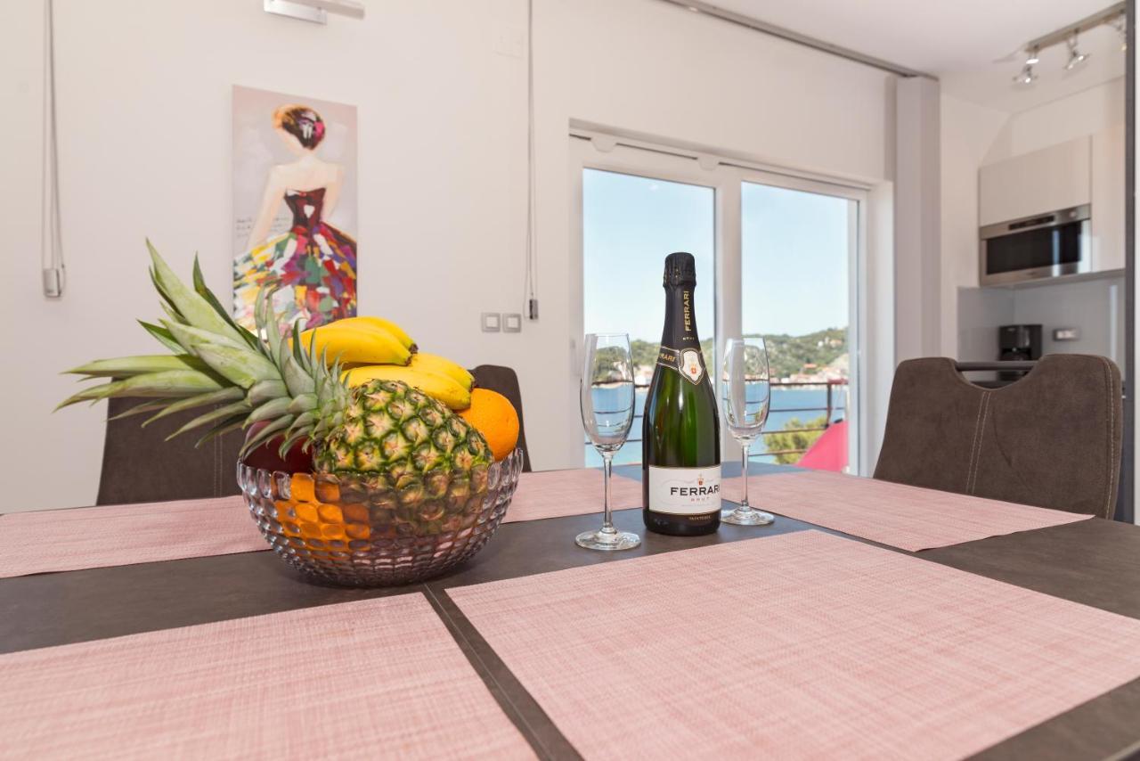 Rozali Apartment Tisno