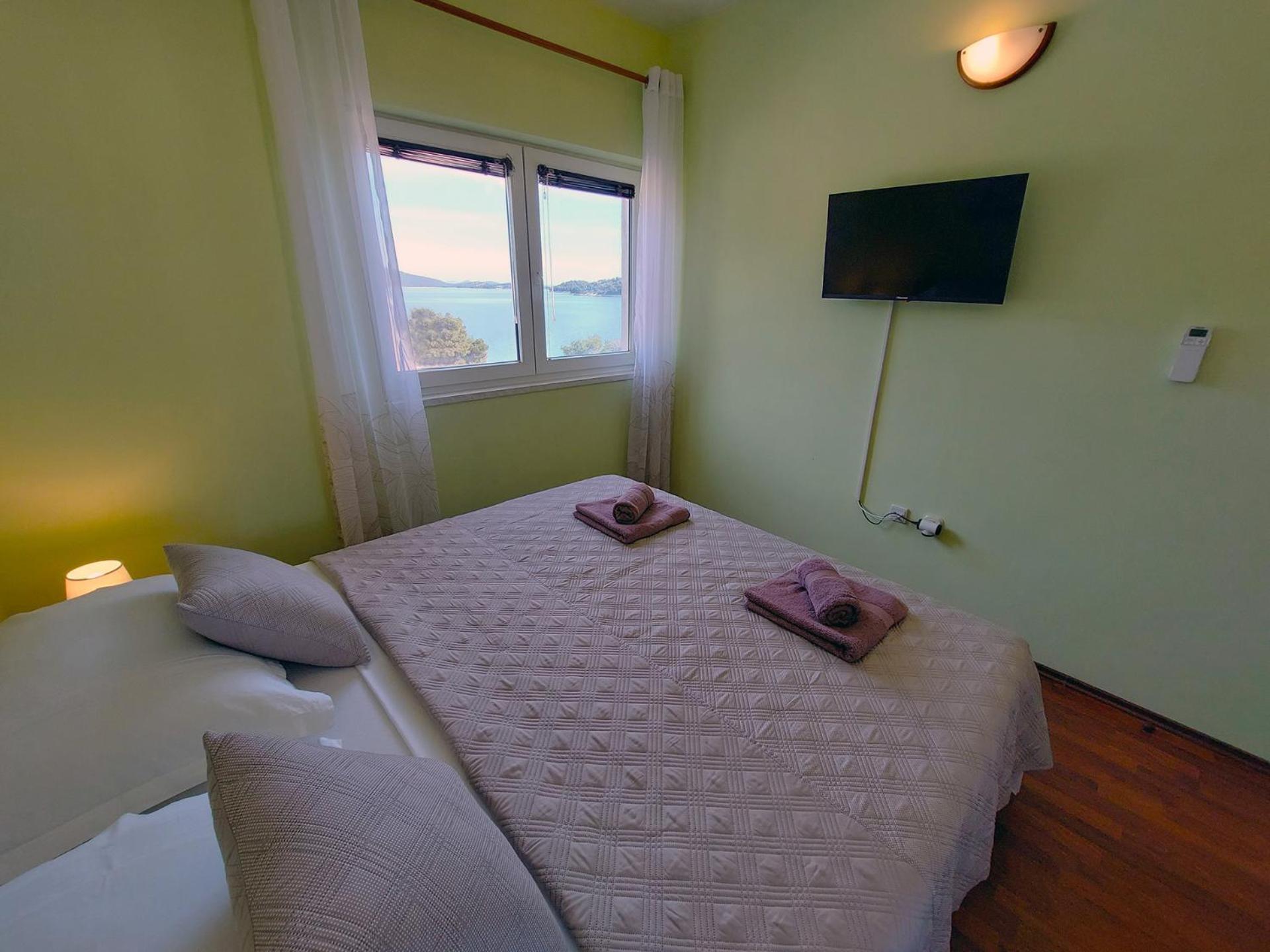 Rozali Apartment Tisno